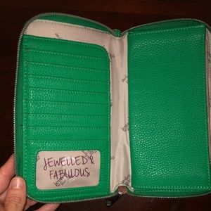 Green wallet